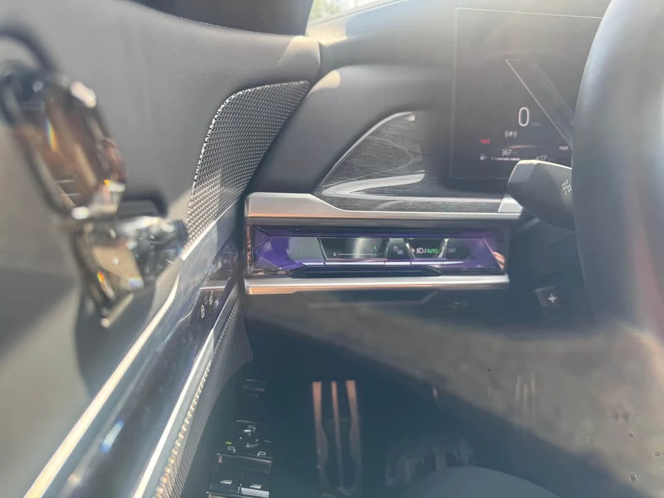 2023 BMW G70 7 Series - Image 16 of 18