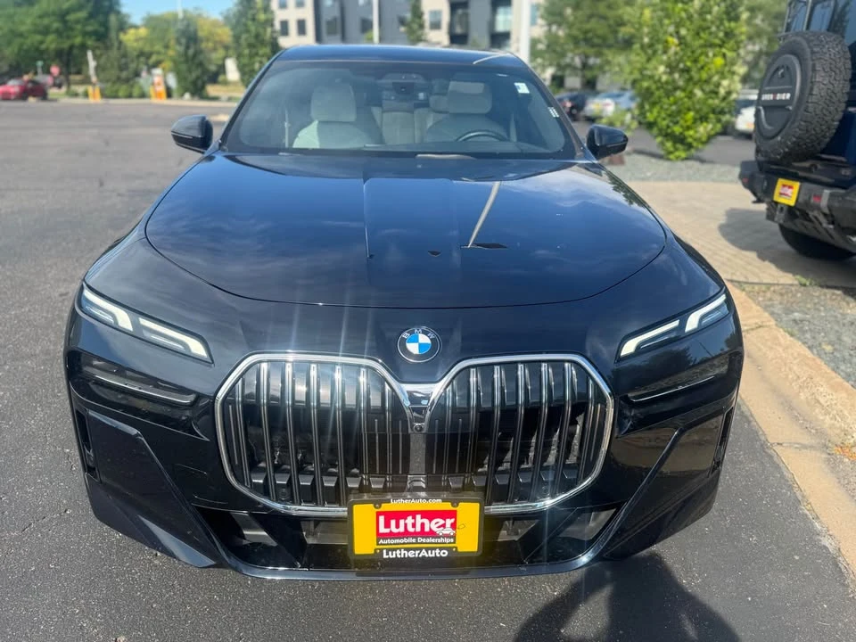 2023 BMW G70 7 Series - Image 2 of 18