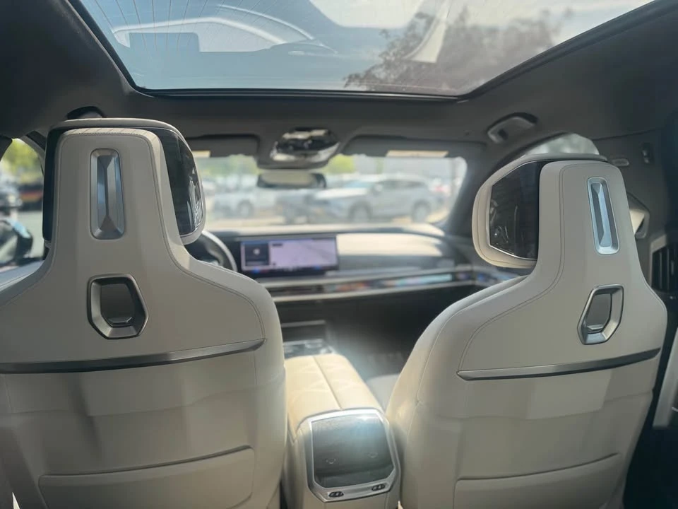 2023 BMW G70 7 Series - Image 11 of 18