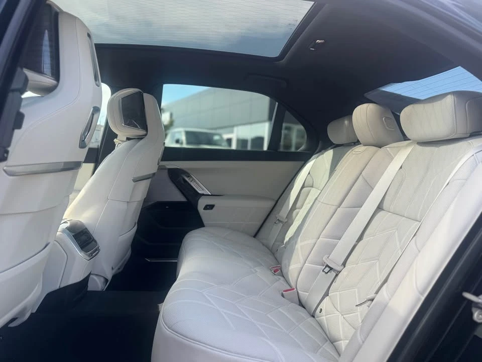 2023 BMW G70 7 Series - Image 9 of 18