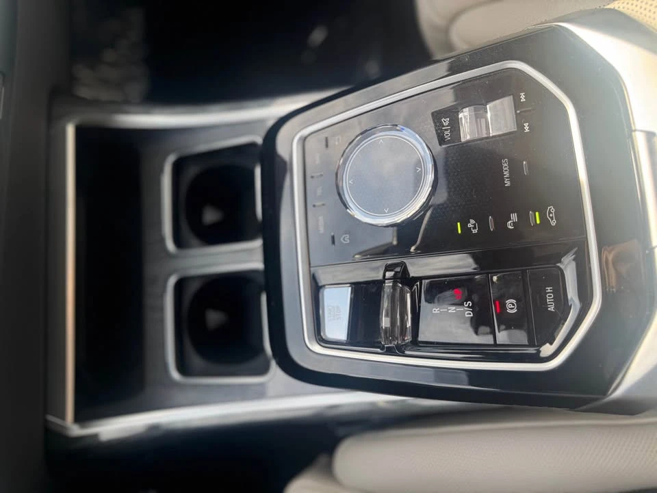 2023 BMW G70 7 Series - Image 13 of 18