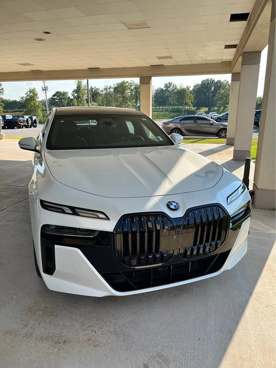 2023 BMW G70 7 Series - Image 17 of 18