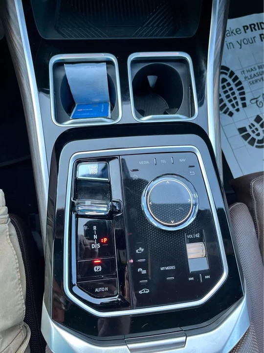 2023 BMW G70 7 Series - Image 9 of 18