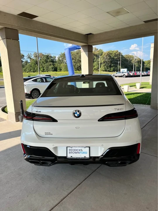 2023 BMW G70 7 Series - Image 16 of 18