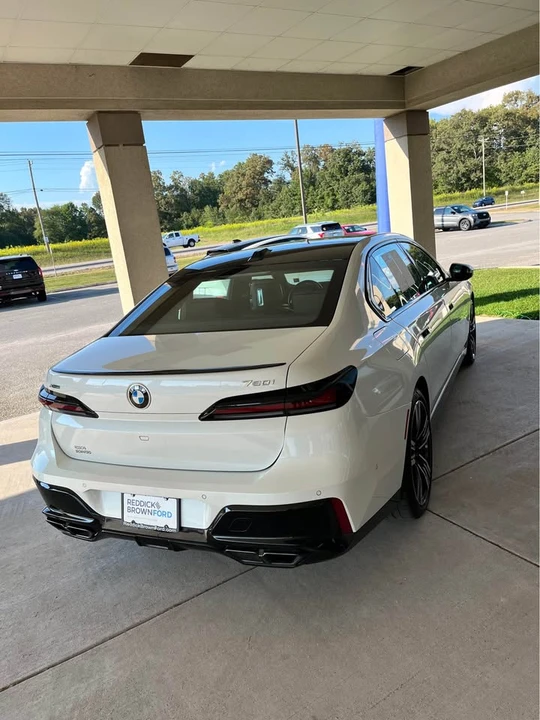 2023 BMW G70 7 Series - Image 15 of 18