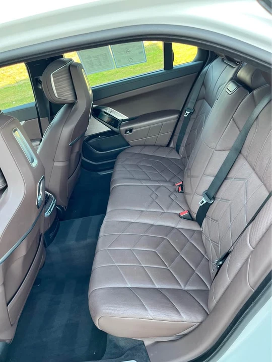 2023 BMW G70 7 Series - Image 12 of 18