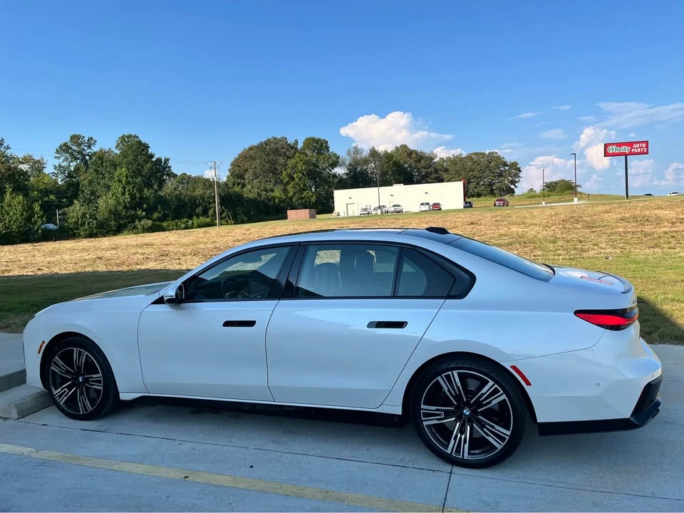 2023 BMW G70 7 Series - Image 5 of 18