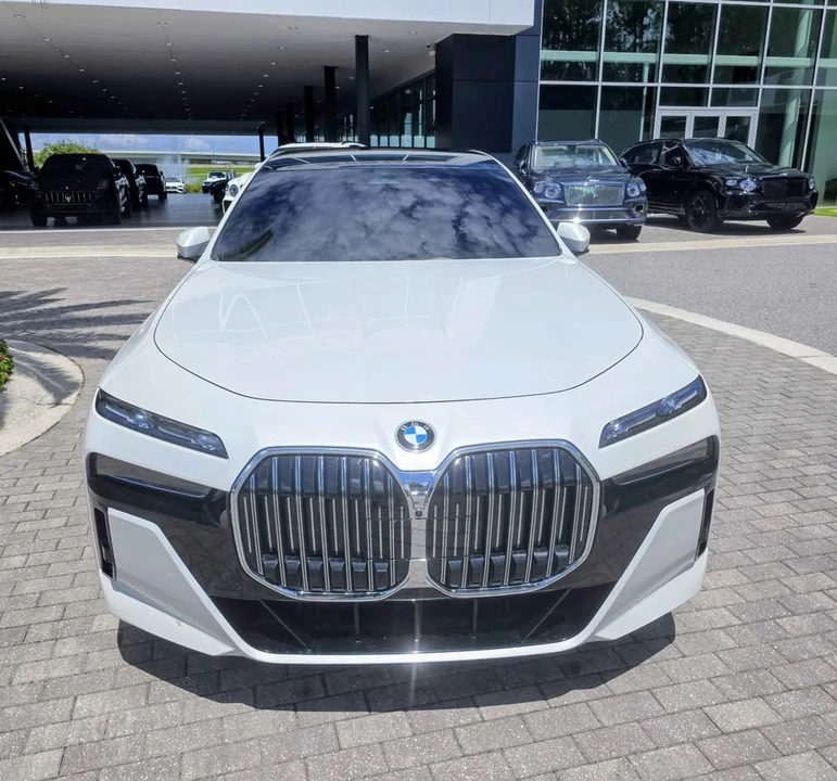 2023 BMW G70 7 Series - Image 2 of 9