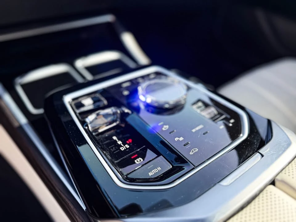 2023 BMW G70 7 Series - Image 8 of 13