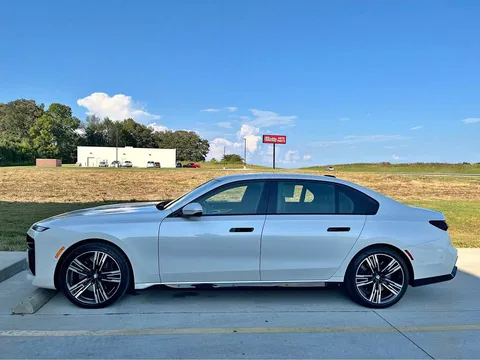2023 BMW 7 Series 760i xDrive Sedan 4D