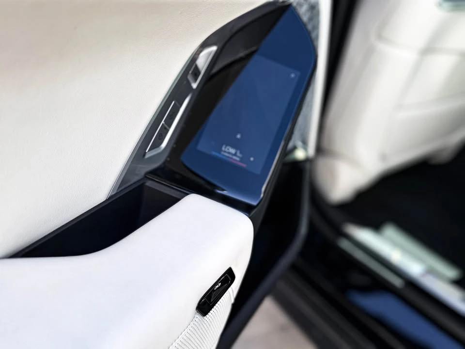 2023 BMW G70 7 Series - Image 11 of 13