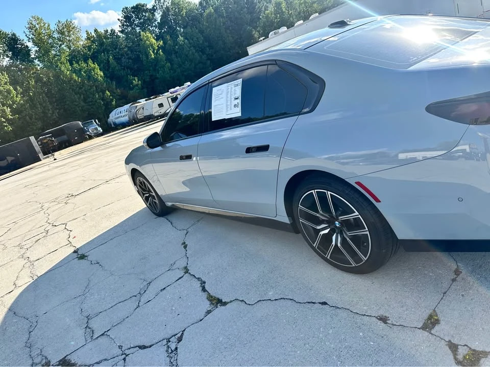 2023 BMW G70 7 Series - Image 3 of 3