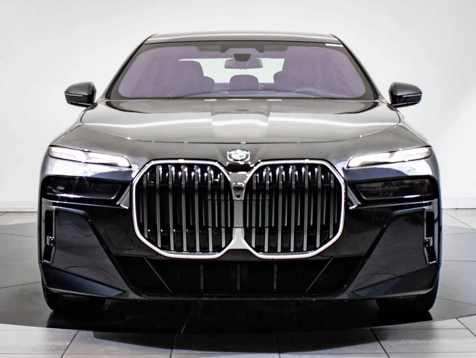 2023 BMW G70 7 Series - Image 2 of 21