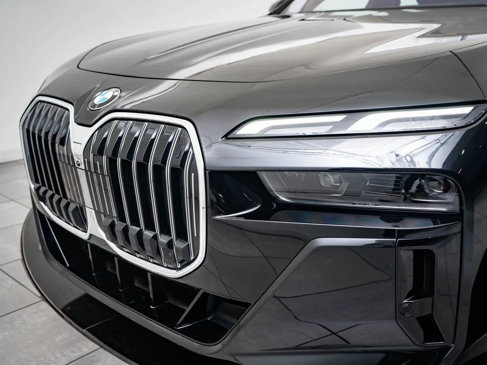 2023 BMW G70 7 Series - Image 3 of 21
