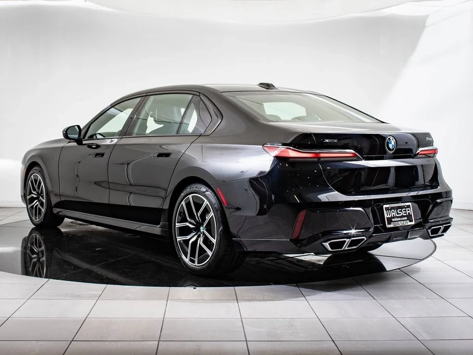 2023 BMW G70 7 Series - Image 12 of 21
