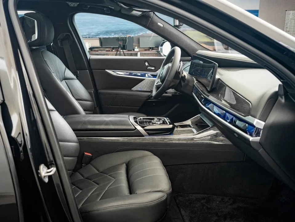 2023 BMW G70 7 Series - Image 21 of 21