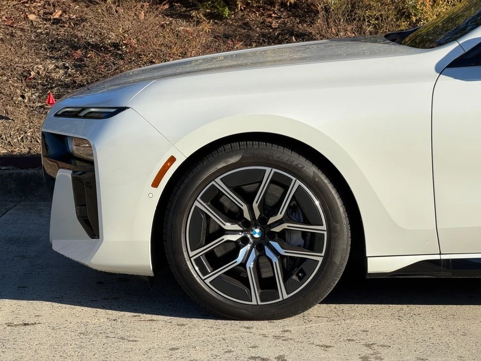 2023 BMW G70 7 Series - Image 13 of 21