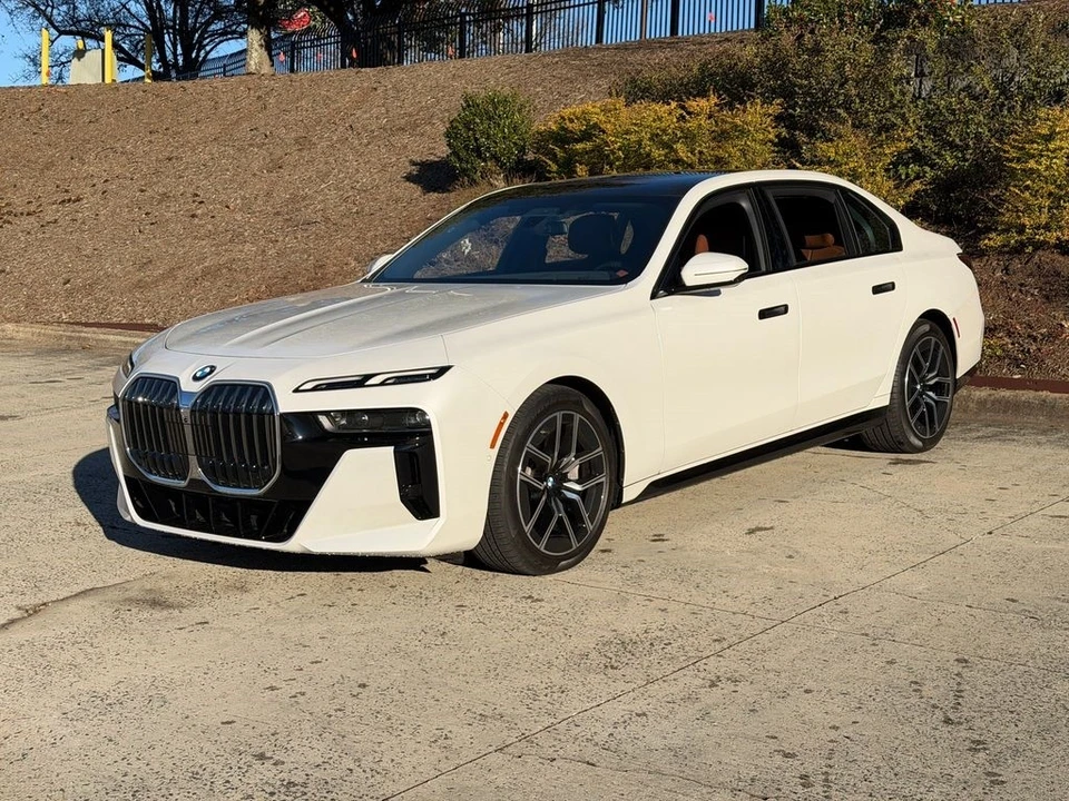 2023 BMW G70 7 Series - Image 2 of 21