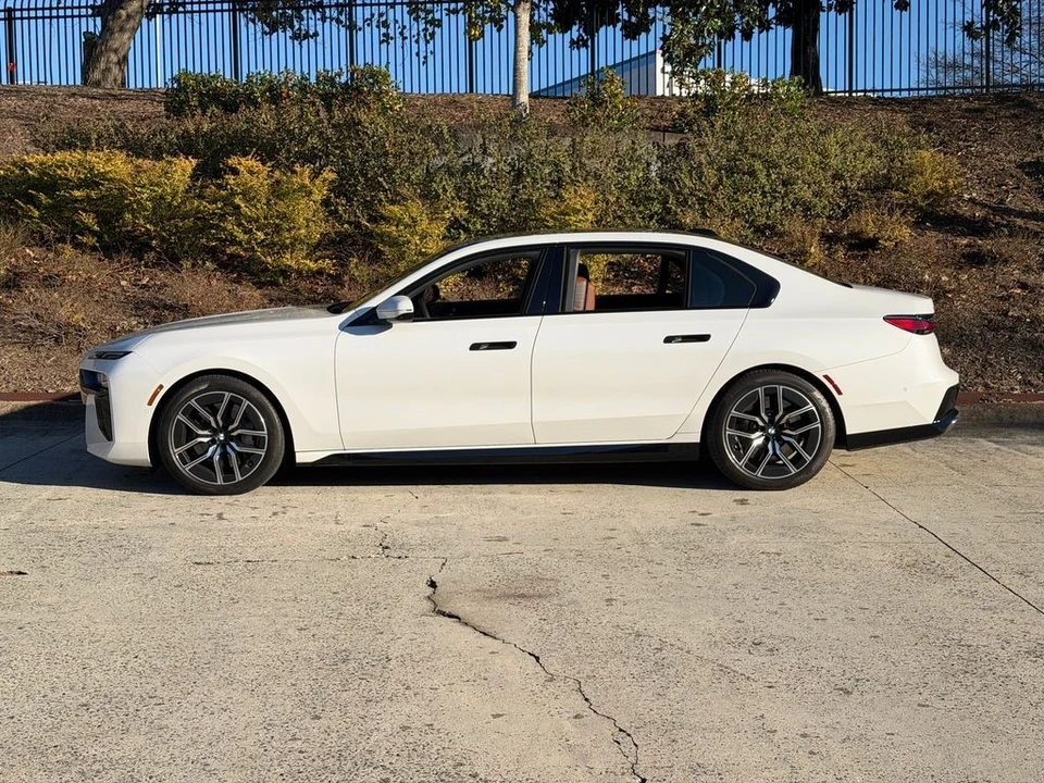 2023 BMW G70 7 Series - Image 9 of 21
