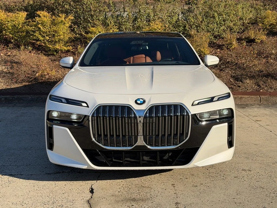 2023 BMW G70 7 Series - Image 10 of 21