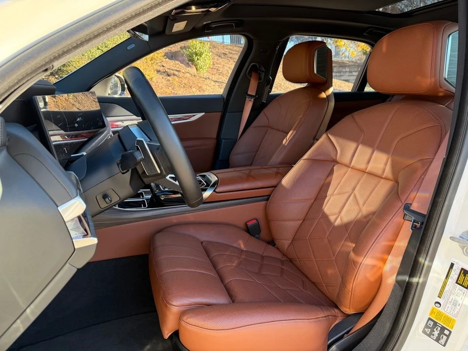 2023 BMW G70 7 Series - Image 17 of 21