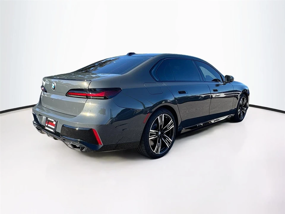 2023 BMW G70 7 Series - Image 12 of 14