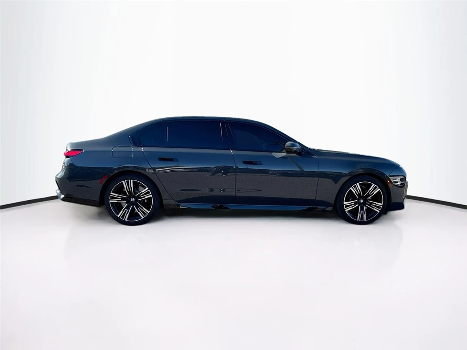 2023 BMW G70 7 Series - Image 13 of 14