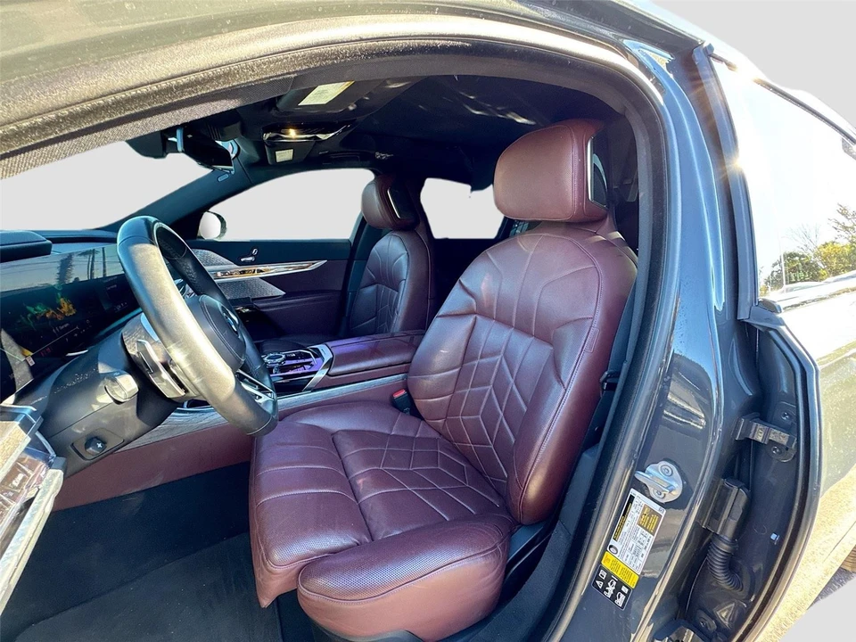2023 BMW G70 7 Series - Image 8 of 14