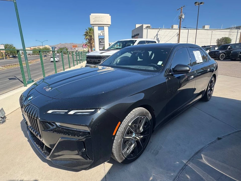 2023 BMW G70 7 Series - Image 2 of 8