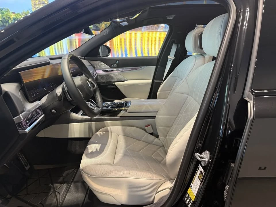 2023 BMW G70 7 Series - Image 18 of 20