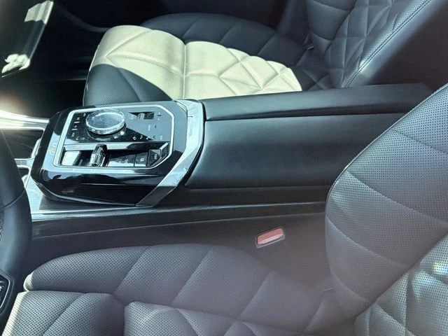 2023 BMW G70 7 Series - Image 8 of 13