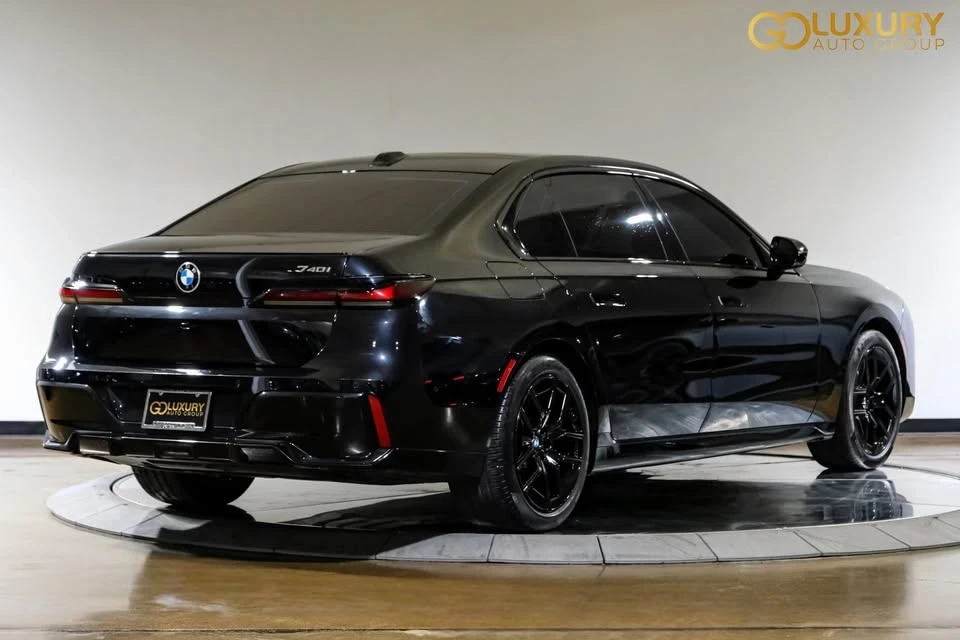 2023 BMW G70 7 Series - Image 10 of 19