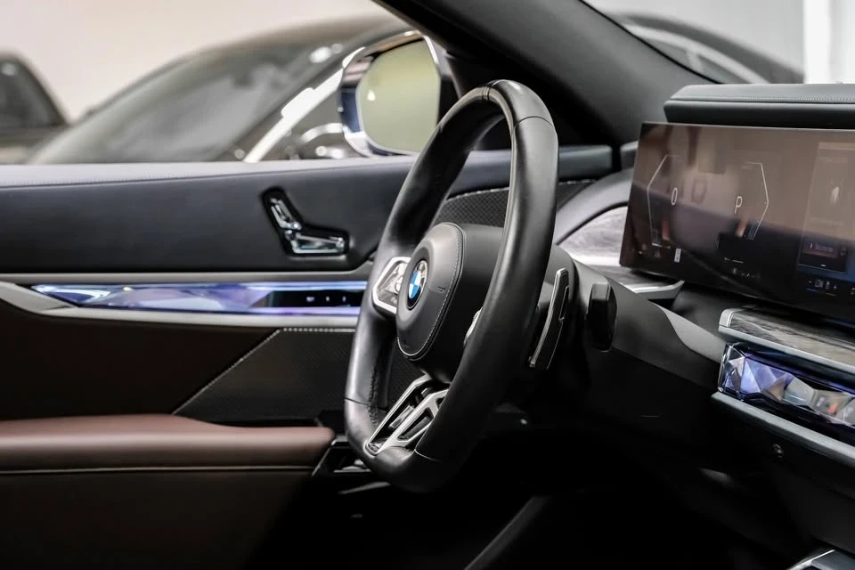 2023 BMW G70 7 Series - Image 18 of 19