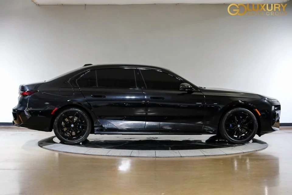 2023 BMW G70 7 Series - Image 9 of 19