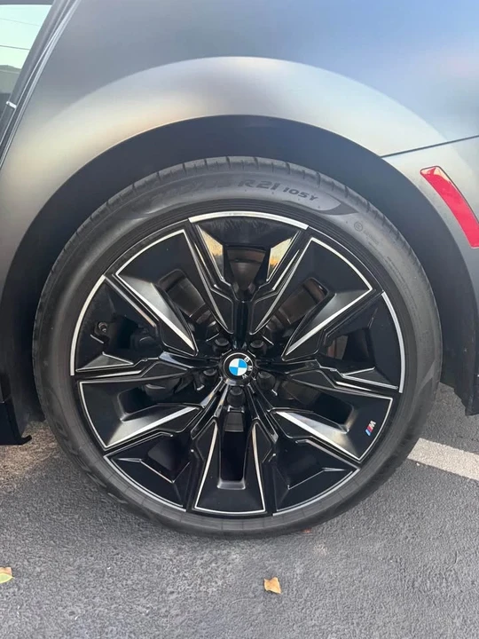 2023 BMW G70 7 Series - Image 7 of 8