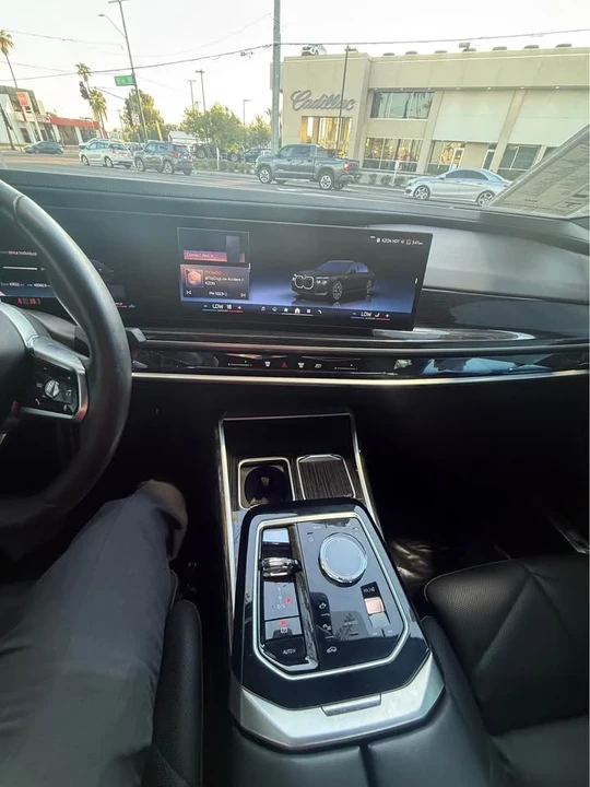 2023 BMW G70 7 Series - Image 4 of 8