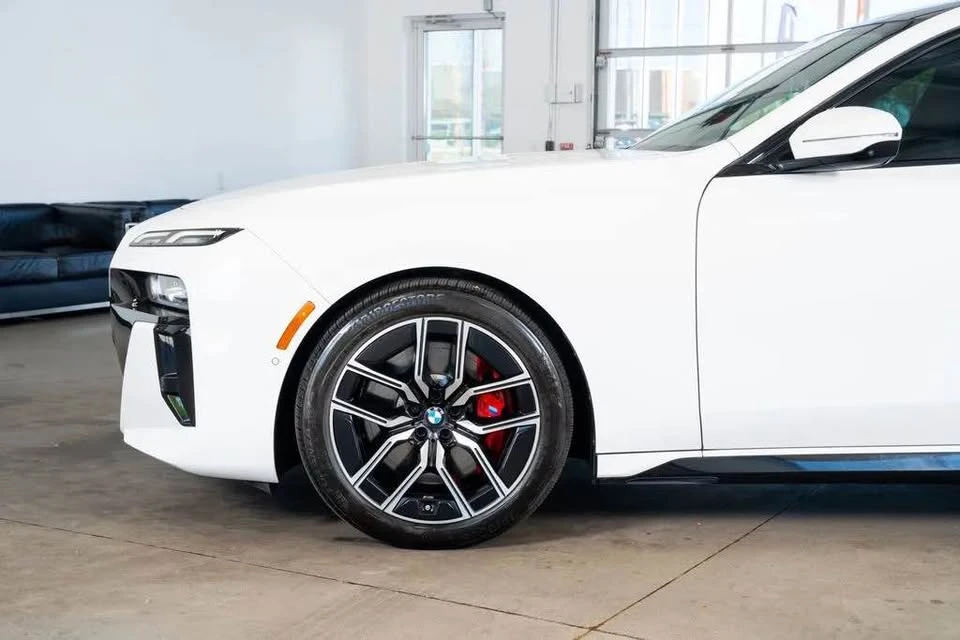 2023 BMW G70 7 Series - Image 8 of 19