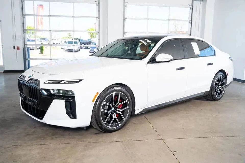 2023 BMW G70 7 Series - Image 10 of 19