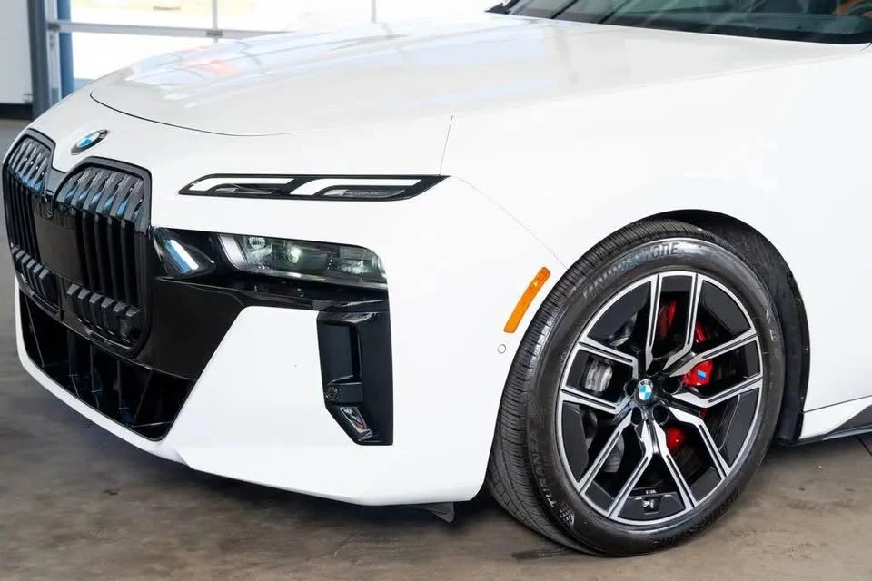 2023 BMW G70 7 Series - Image 11 of 19