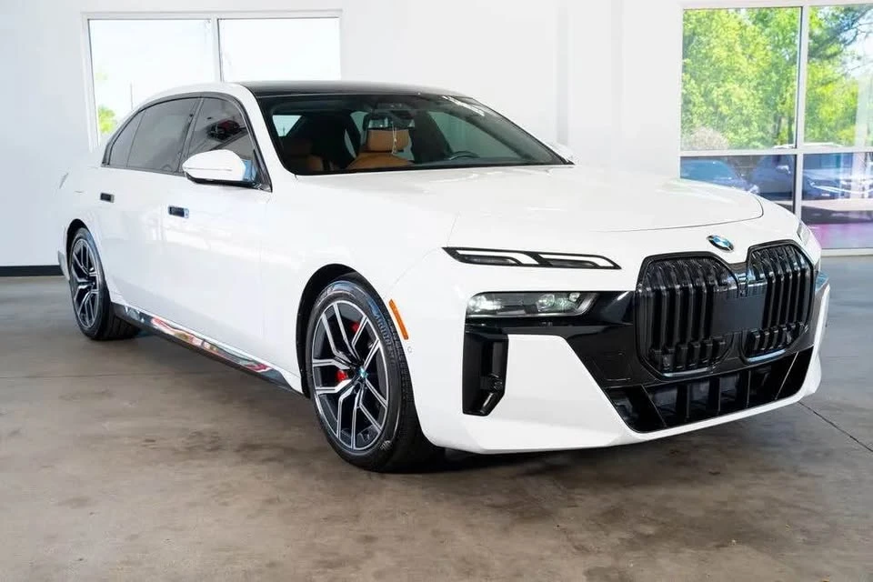 2023 BMW G70 7 Series - Image 3 of 19