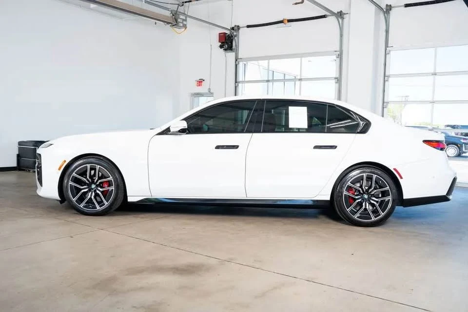 2023 BMW G70 7 Series - Image 7 of 19