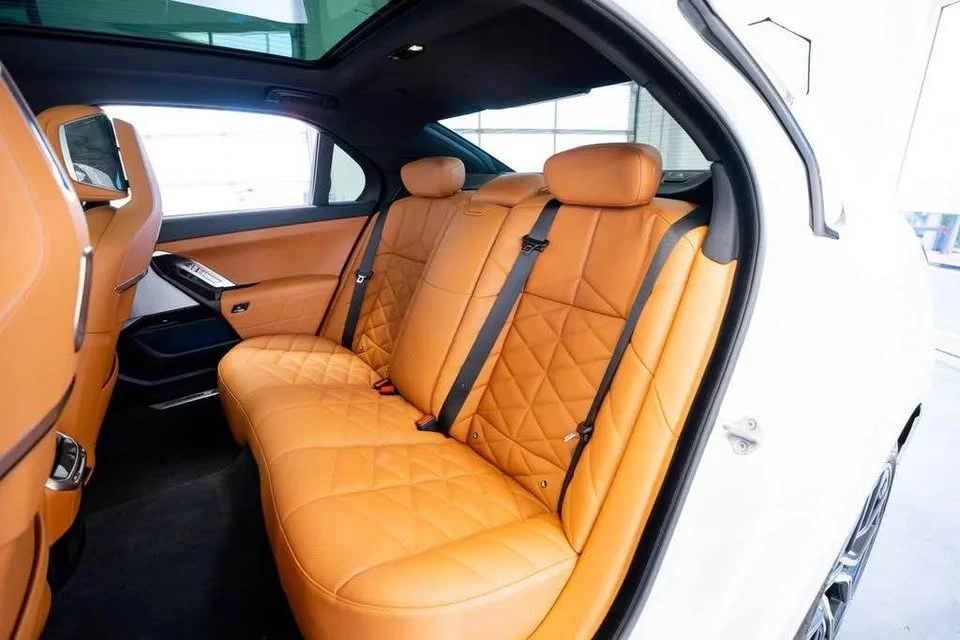 2023 BMW G70 7 Series - Image 18 of 19