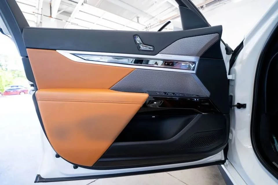 2023 BMW G70 7 Series - Image 12 of 19