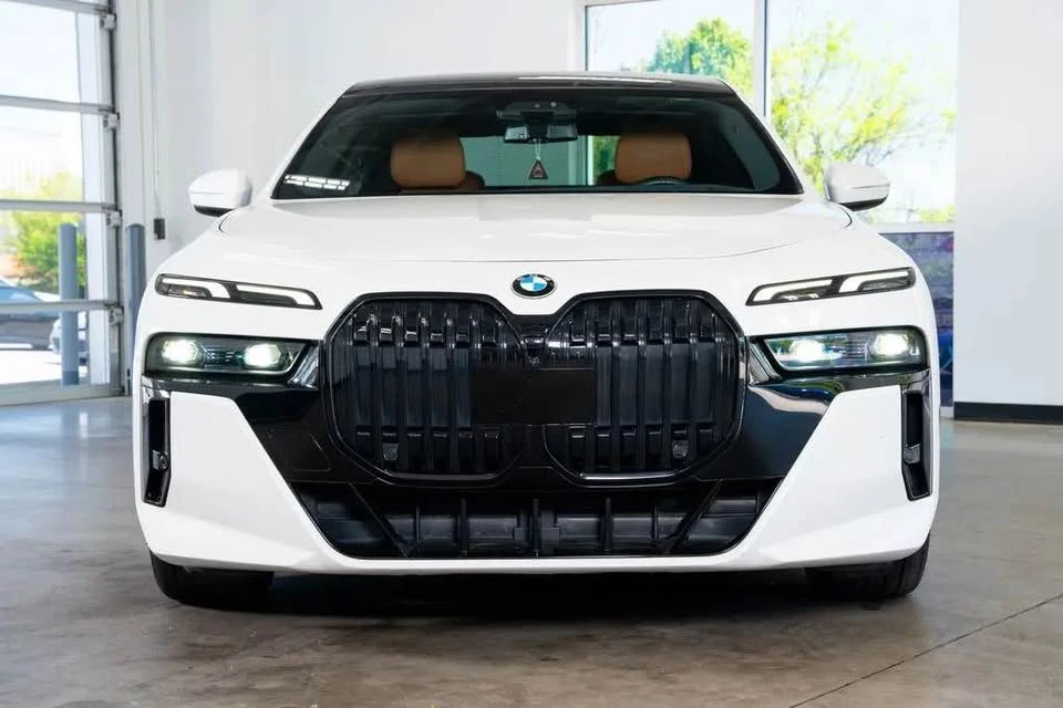 2023 BMW G70 7 Series - Image 2 of 19