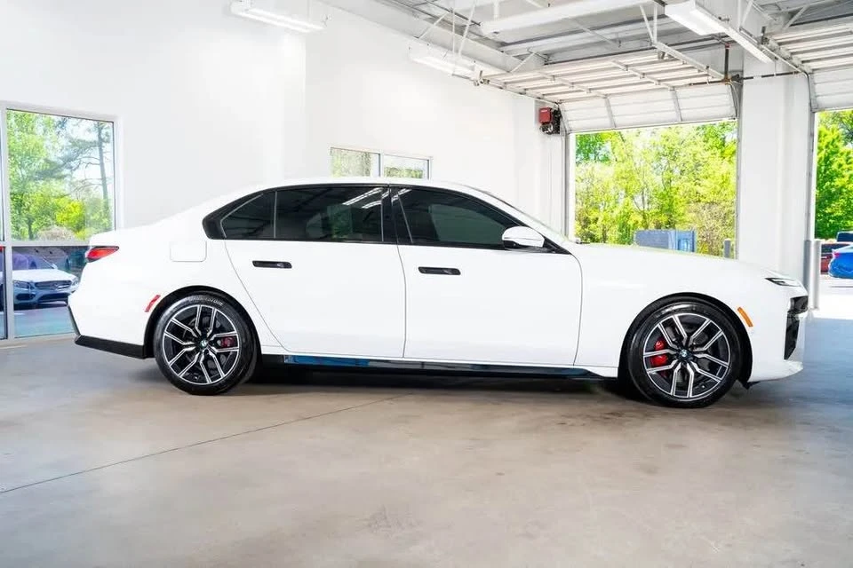 2023 BMW G70 7 Series - Image 4 of 19