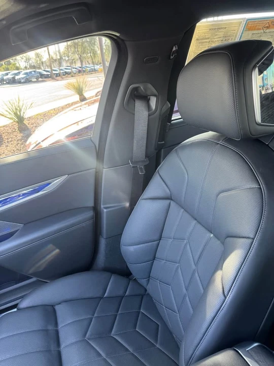 2023 BMW G70 7 Series - Image 8 of 9