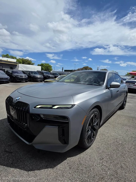 2023 BMW G70 7 Series - Image 2 of 7