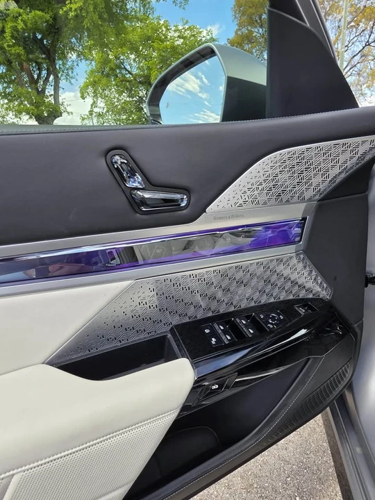 2023 BMW G70 7 Series - Image 5 of 7