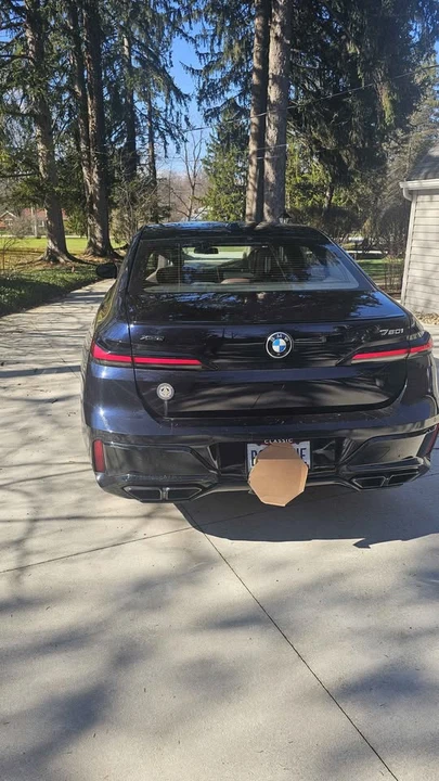 2023 BMW G70 7 Series - Image 3 of 4