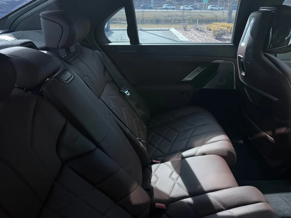 2023 BMW G70 7 Series - Image 10 of 13
